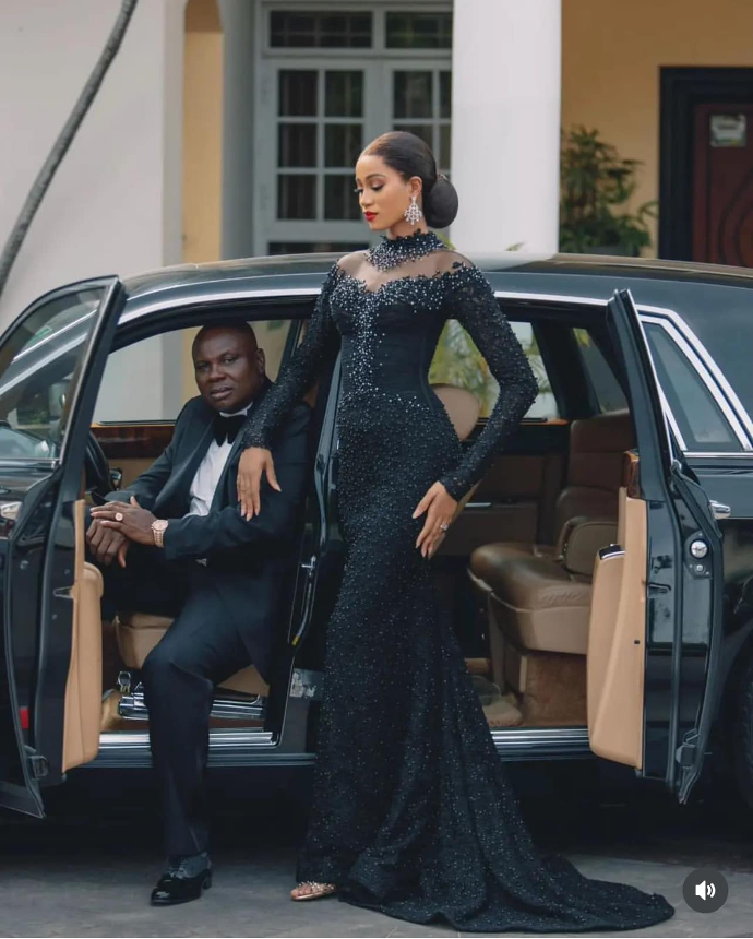 Image de mariage de Mitchell Ihiezue Miss Univers Nigeria et l'homme d'affaire milliardaire 